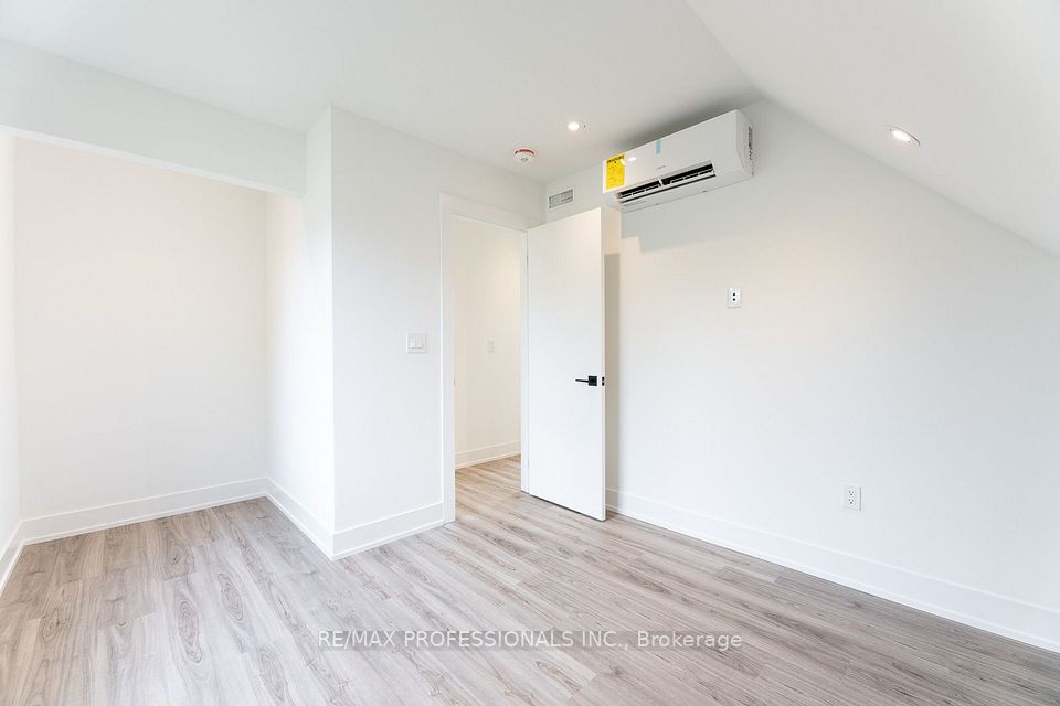 38 Thirty Third Street GRDNSUITE, Toronto, ON M8W 3H1 20
