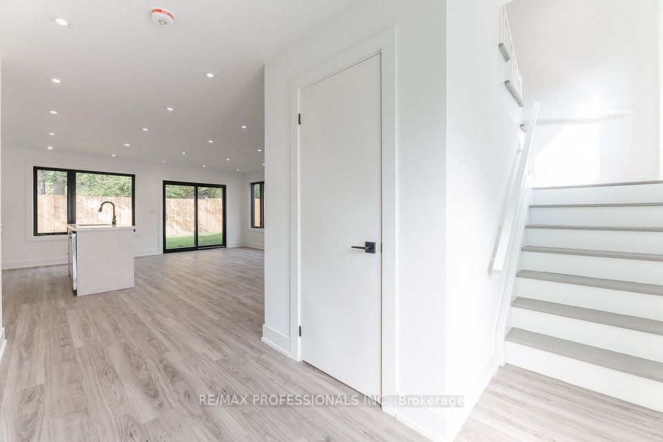 38 Thirty Third Street GRDNSUITE, Toronto, ON M8W 3H1 3