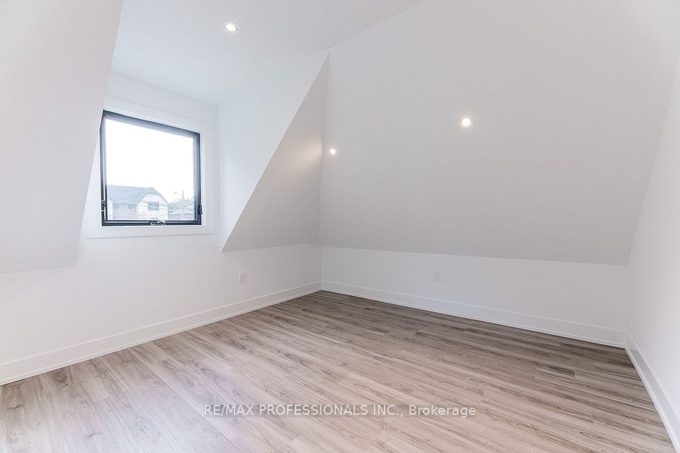 38 Thirty Third Street GRDNSUITE, Toronto, ON M8W 3H1 16