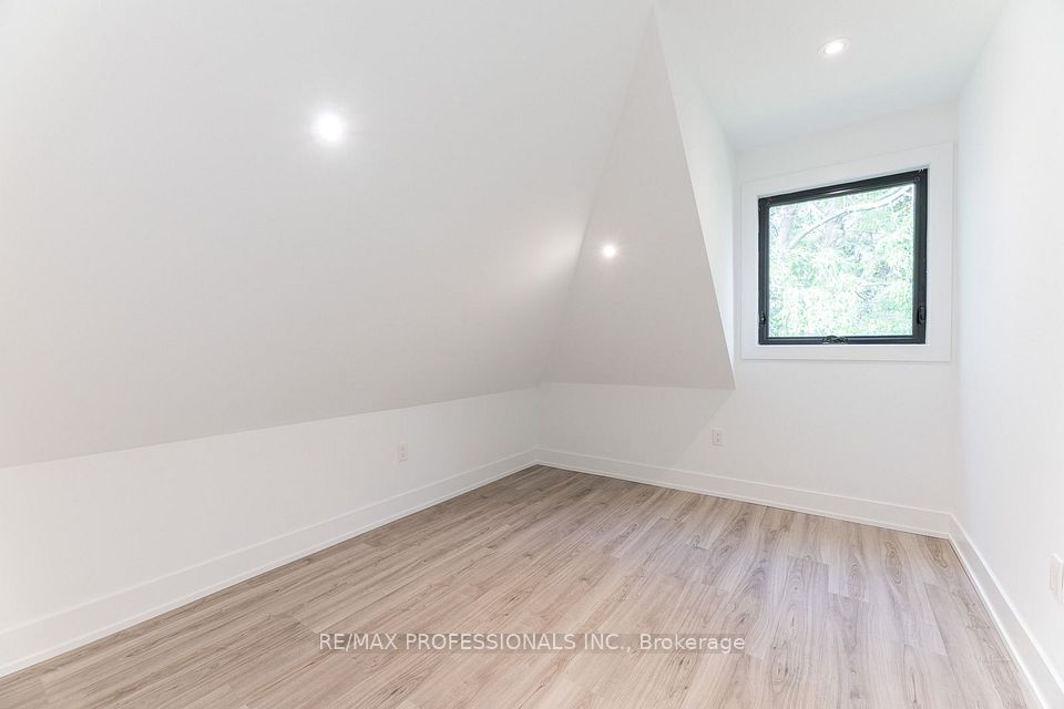 38 Thirty Third Street GRDNSUITE, Toronto, ON M8W 3H1 21