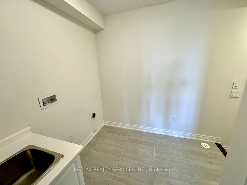 385 Inspire Boulevard, Brampton, ON L6R 4E4 8