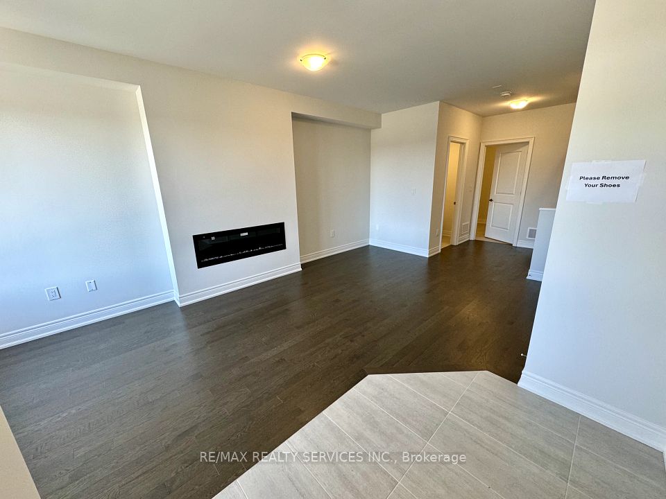 385 Inspire Boulevard, Brampton, ON L6R 4E4 3