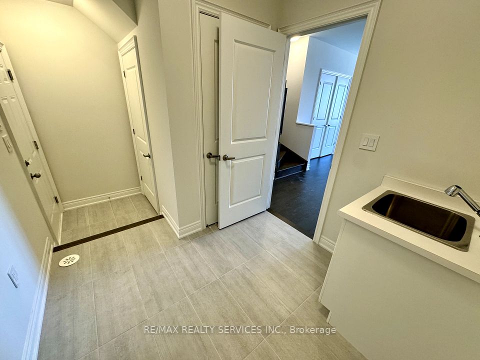 385 Inspire Boulevard, Brampton, ON L6R 4E4 9