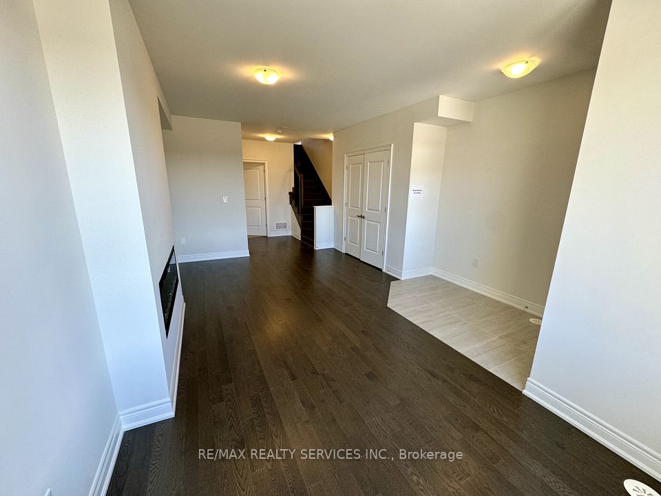 385 Inspire Boulevard, Brampton, ON L6R 4E4 6