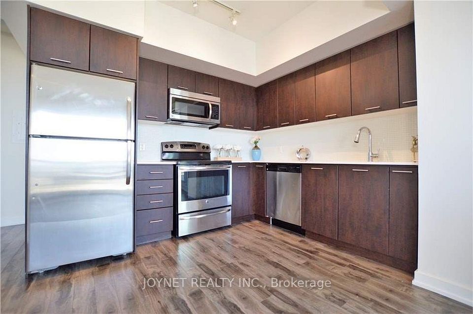 2220 Lake Shore Boulevard W 3204, Toronto, ON M8V 0B1 4