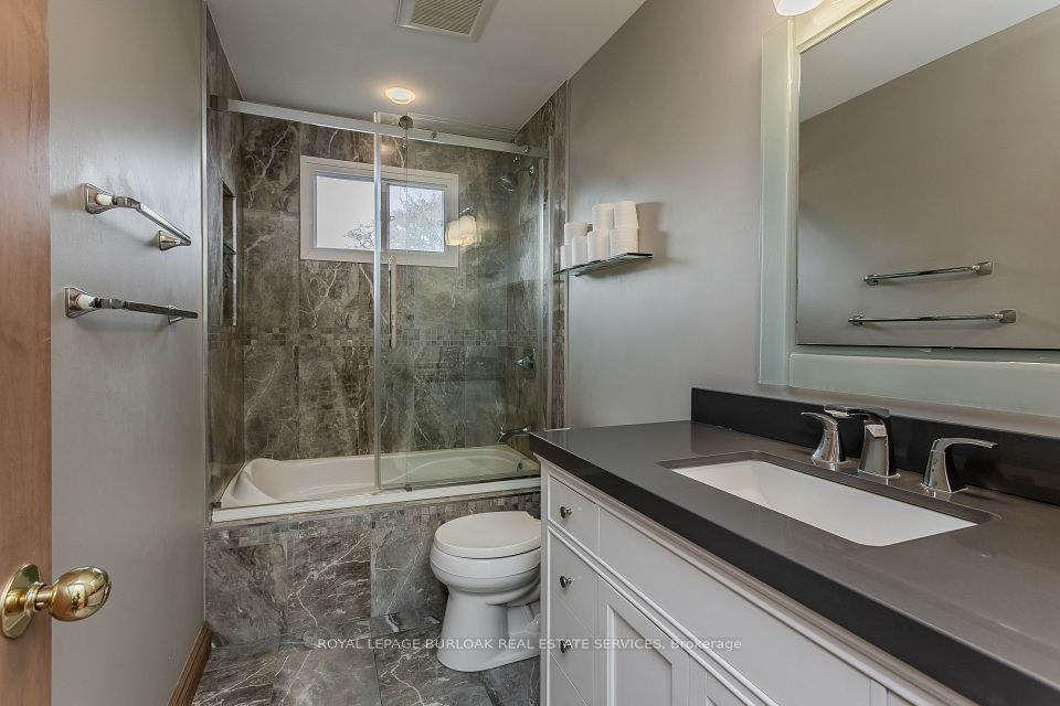 4442 Bennett Road, Burlington, ON L7L 1Y9 24