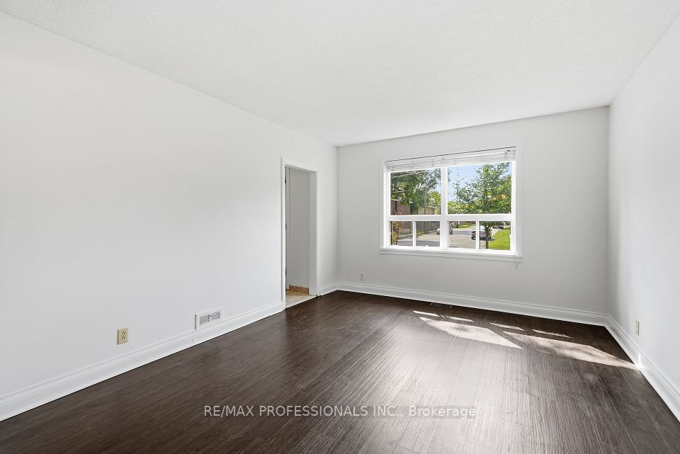 111 Wesley Street, Toronto, ON M8Y 2W9 7