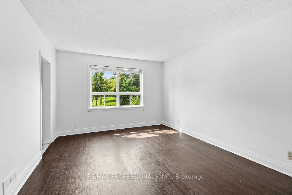 111 Wesley Street, Toronto, ON M8Y 2W9 6