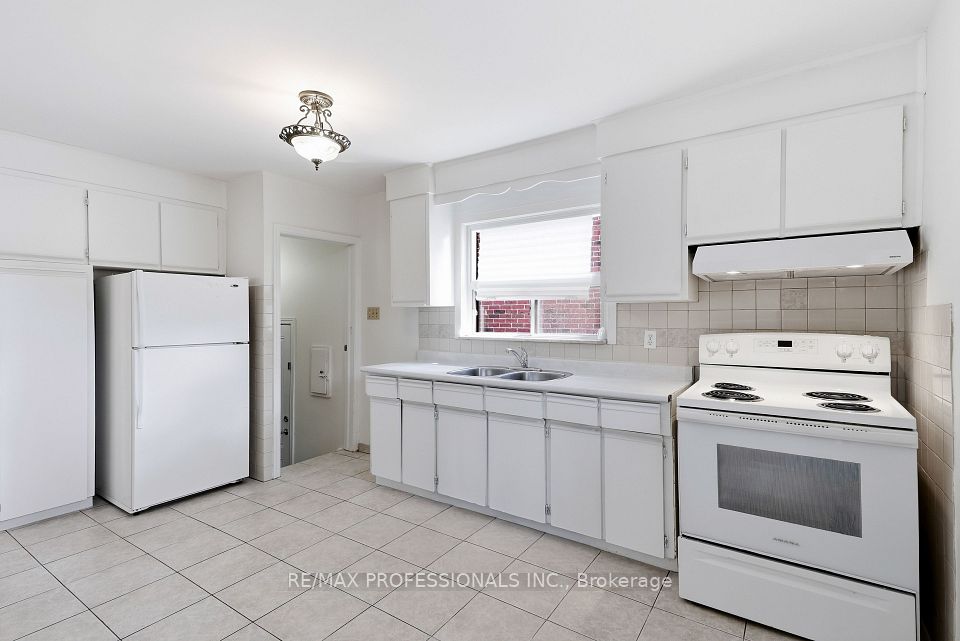 111 Wesley Street, Toronto, ON M8Y 2W9 16