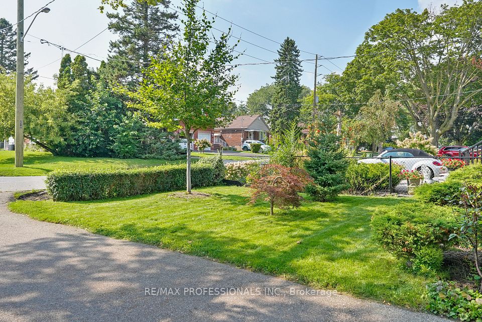 111 Wesley Street, Toronto, ON M8Y 2W9 4