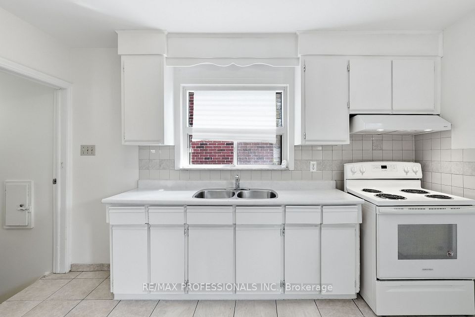 111 Wesley Street, Toronto, ON M8Y 2W9 17