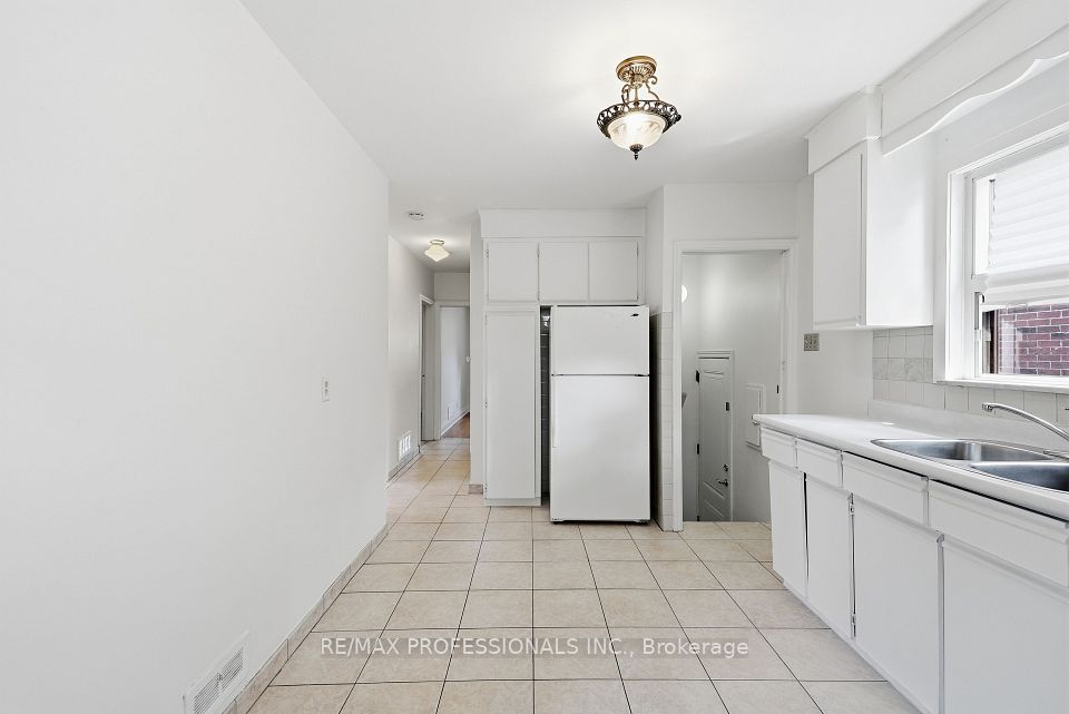 111 Wesley Street, Toronto, ON M8Y 2W9 18