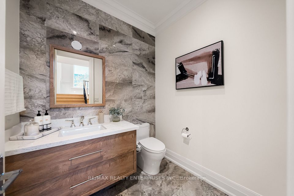 43 Ben Machree Drive, Mississauga, ON L5H 2S2 23
