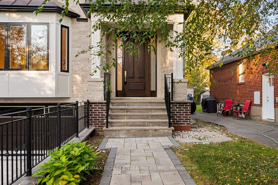 43 Ben Machree Drive, Mississauga, ON L5H 2S2 4