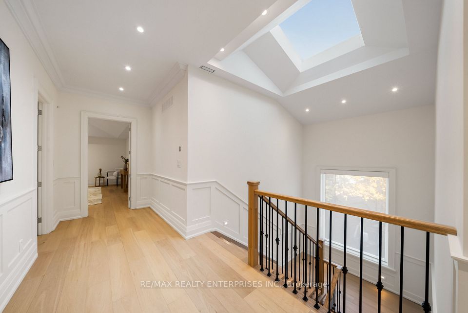 43 Ben Machree Drive, Mississauga, ON L5H 2S2 24