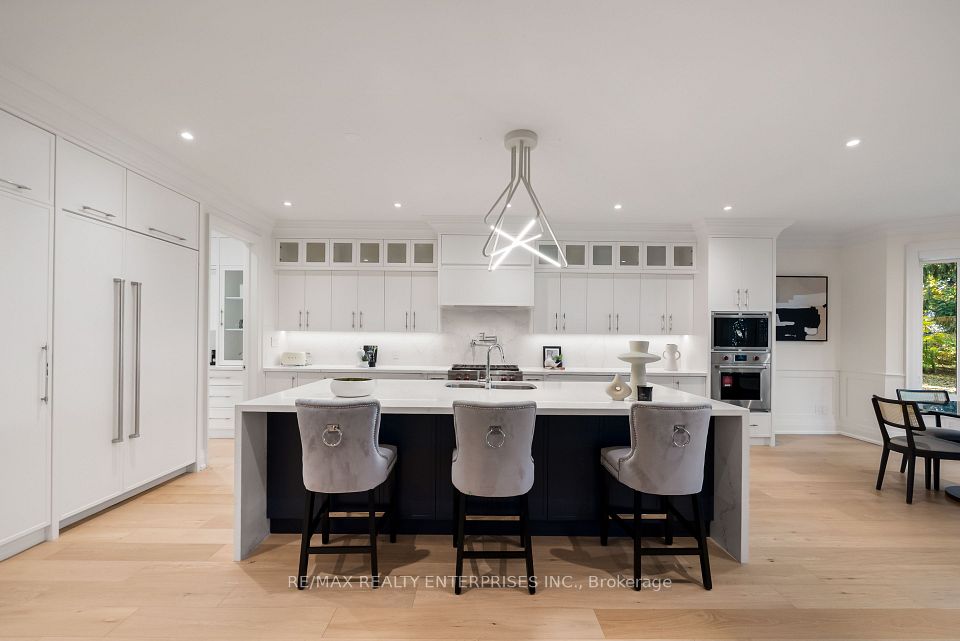 43 Ben Machree Drive, Mississauga, ON L5H 2S2 13