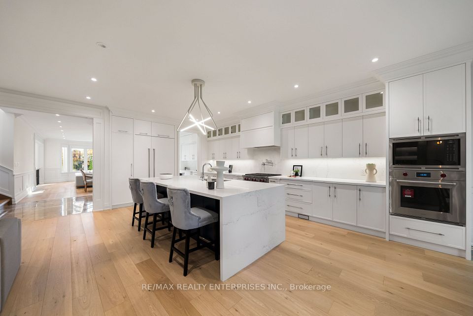 43 Ben Machree Drive, Mississauga, ON L5H 2S2 16
