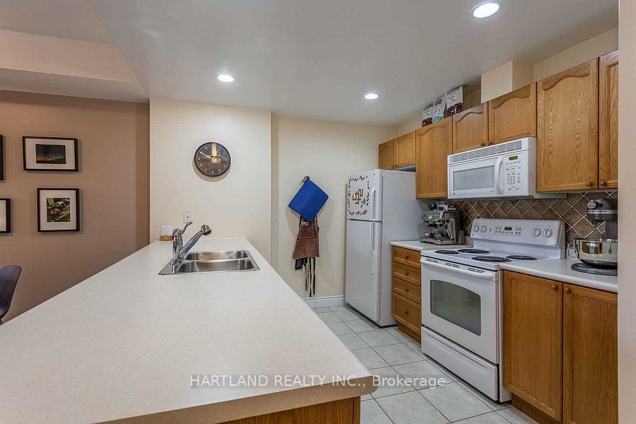 399 Elizabeth Street 209, Burlington, ON L7R 0A4 5