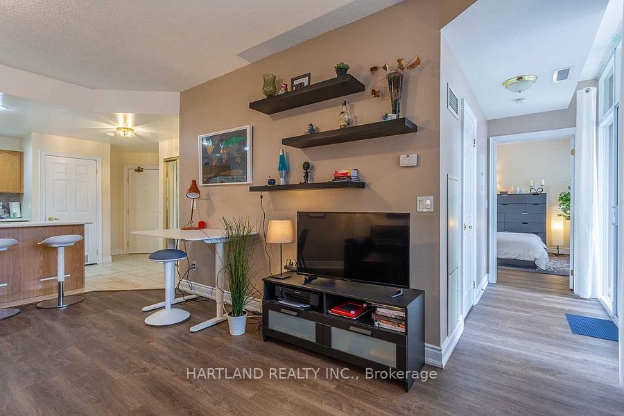 399 Elizabeth Street 209, Burlington, ON L7R 0A4 3