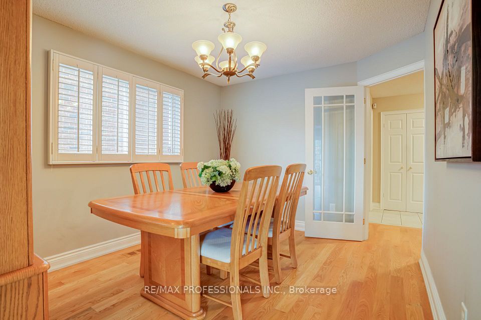 4357 Poltava Crescent, Mississauga, ON L4W 3B9 18