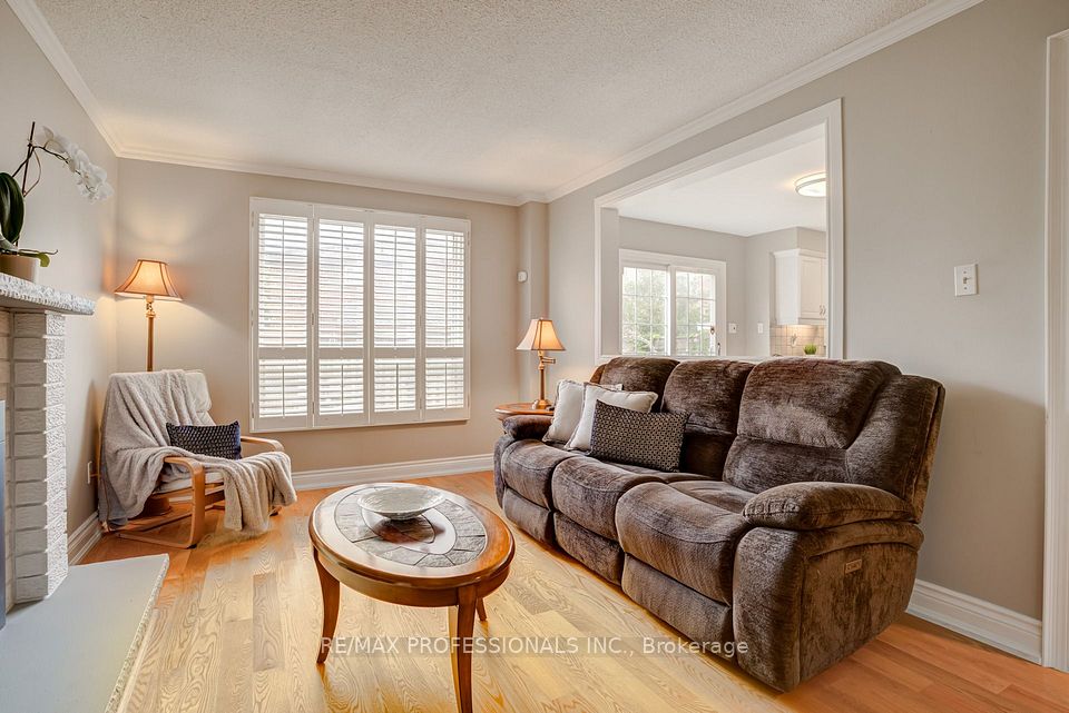 4357 Poltava Crescent, Mississauga, ON L4W 3B9 10