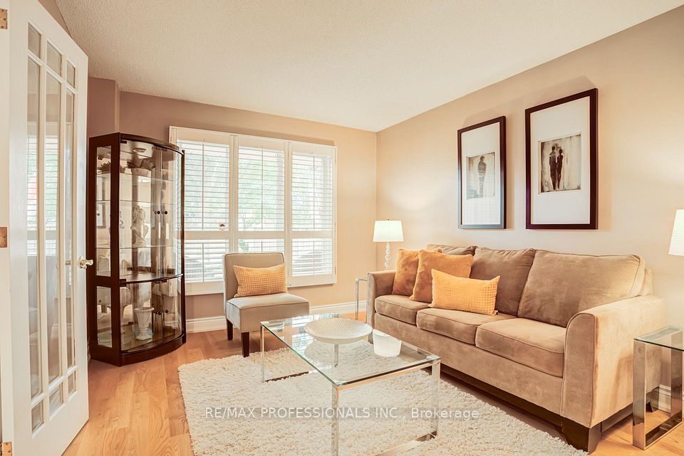 4357 Poltava Crescent, Mississauga, ON L4W 3B9 6