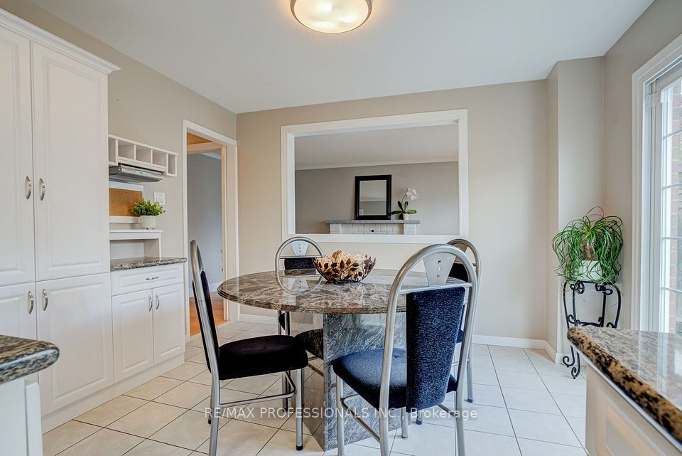 4357 Poltava Crescent, Mississauga, ON L4W 3B9 13