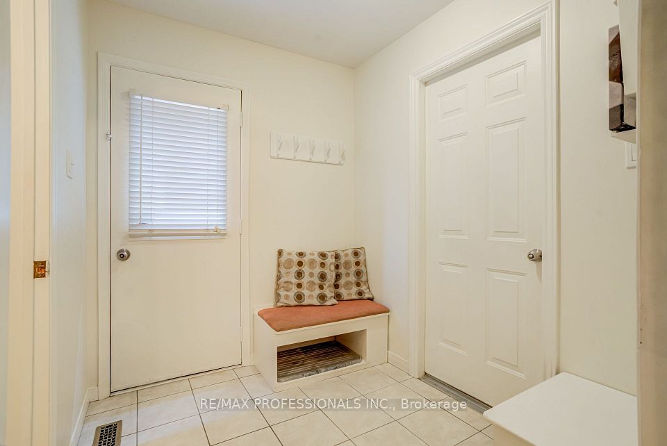 4357 Poltava Crescent, Mississauga, ON L4W 3B9 20
