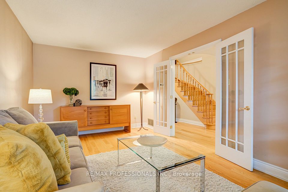 4357 Poltava Crescent, Mississauga, ON L4W 3B9 8