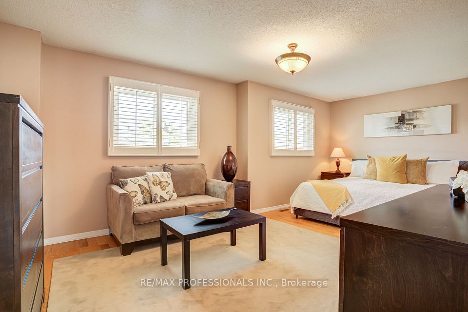 4357 Poltava Crescent, Mississauga, ON L4W 3B9 25