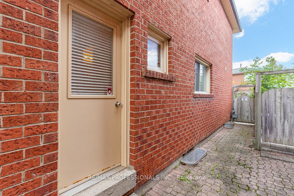 4357 Poltava Crescent, Mississauga, ON L4W 3B9 21