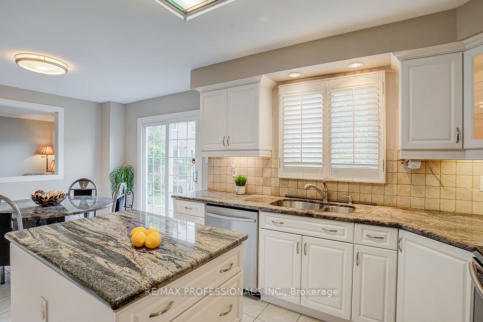 4357 Poltava Crescent, Mississauga, ON L4W 3B9 17