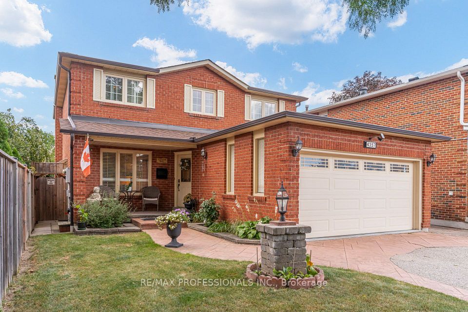 4357 Poltava Crescent, Mississauga, ON L4W 3B9 2