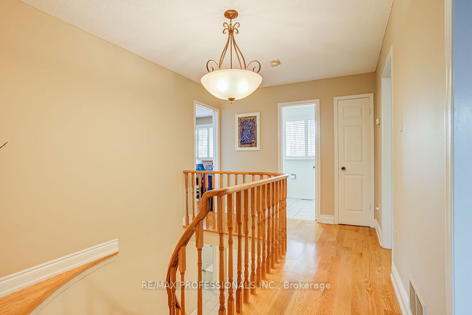 4357 Poltava Crescent, Mississauga, ON L4W 3B9 24