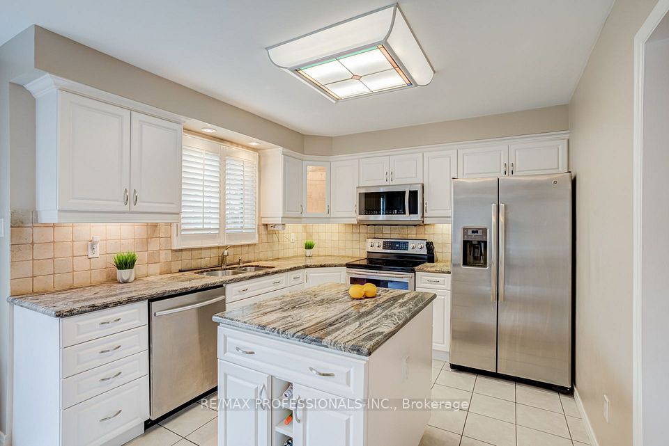 4357 Poltava Crescent, Mississauga, ON L4W 3B9 15