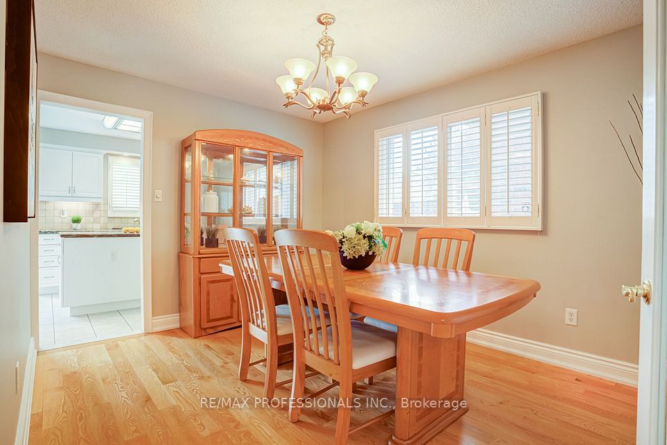 4357 Poltava Crescent, Mississauga, ON L4W 3B9 19
