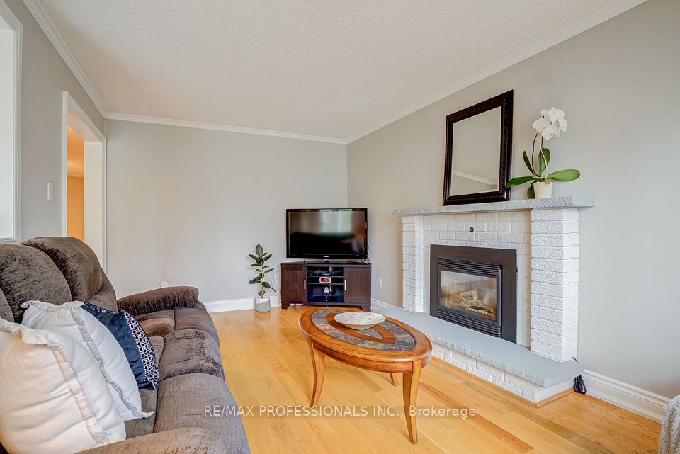 4357 Poltava Crescent, Mississauga, ON L4W 3B9 11