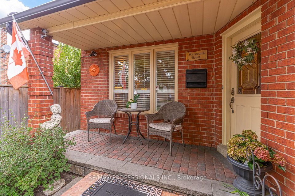 4357 Poltava Crescent, Mississauga, ON L4W 3B9 3