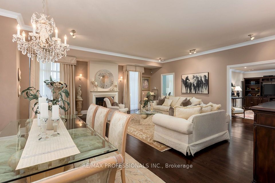9 Burnhamthorpe Crescent 108, Toronto, ON M9A 1G4 17