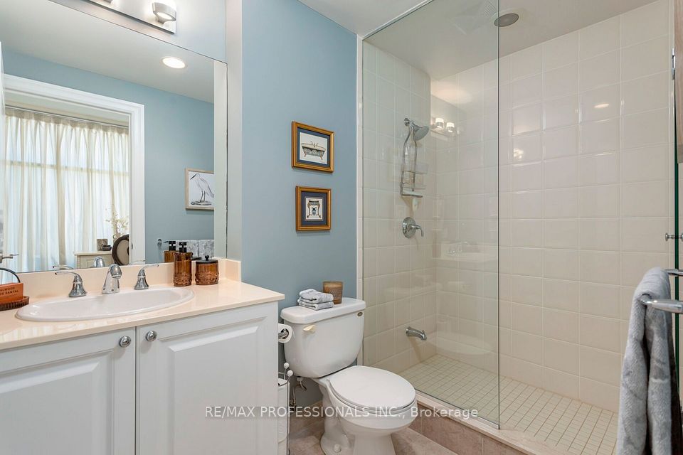9 Burnhamthorpe Crescent 108, Toronto, ON M9A 1G4 11