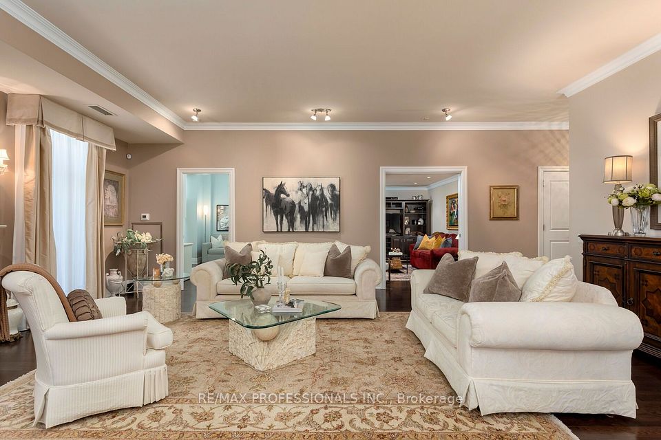 9 Burnhamthorpe Crescent 108, Toronto, ON M9A 1G4 5