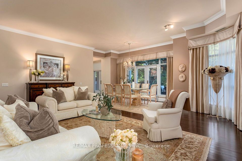 9 Burnhamthorpe Crescent 108, Toronto, ON M9A 1G4 13