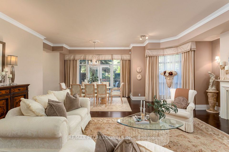 9 Burnhamthorpe Crescent 108, Toronto, ON M9A 1G4 16