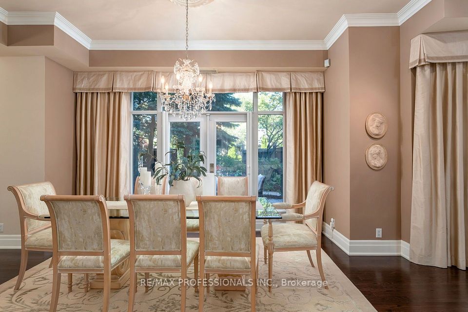 9 Burnhamthorpe Crescent 108, Toronto, ON M9A 1G4 18