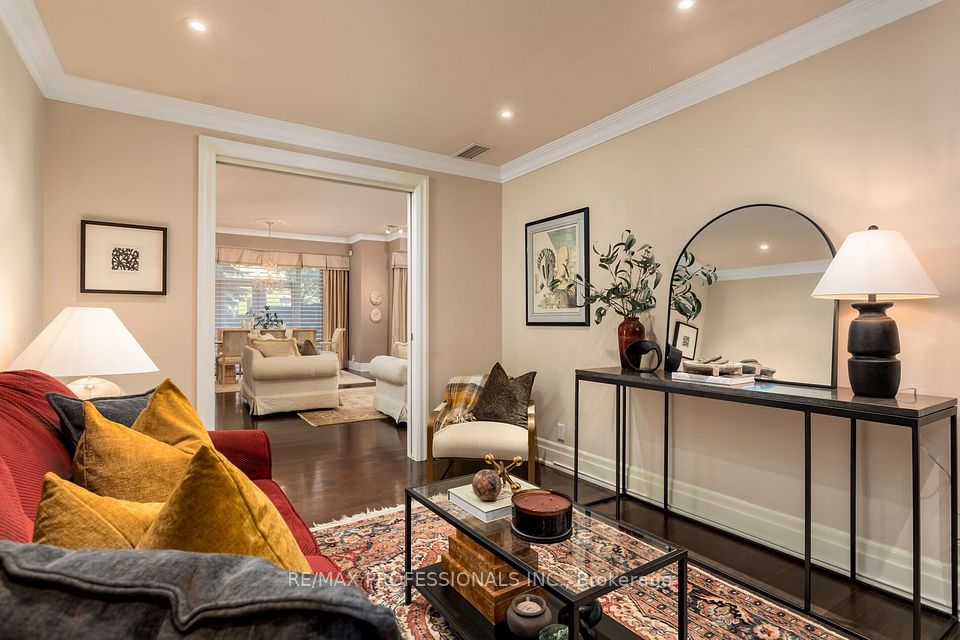 9 Burnhamthorpe Crescent 108, Toronto, ON M9A 1G4 7