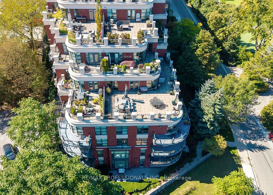 9 Burnhamthorpe Crescent 108, Toronto, ON M9A 1G4 2