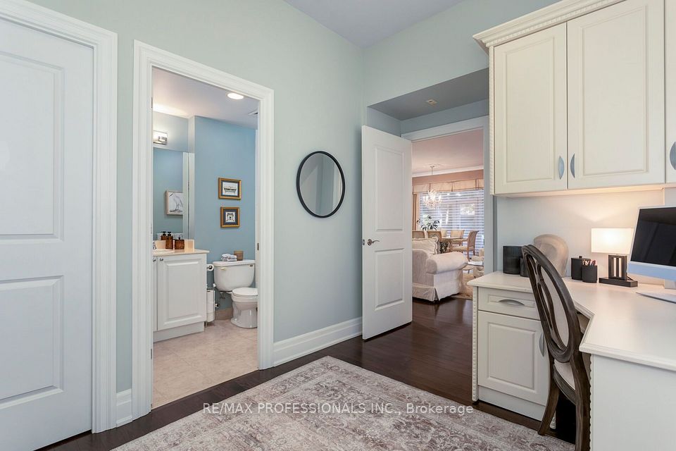 9 Burnhamthorpe Crescent 108, Toronto, ON M9A 1G4 10