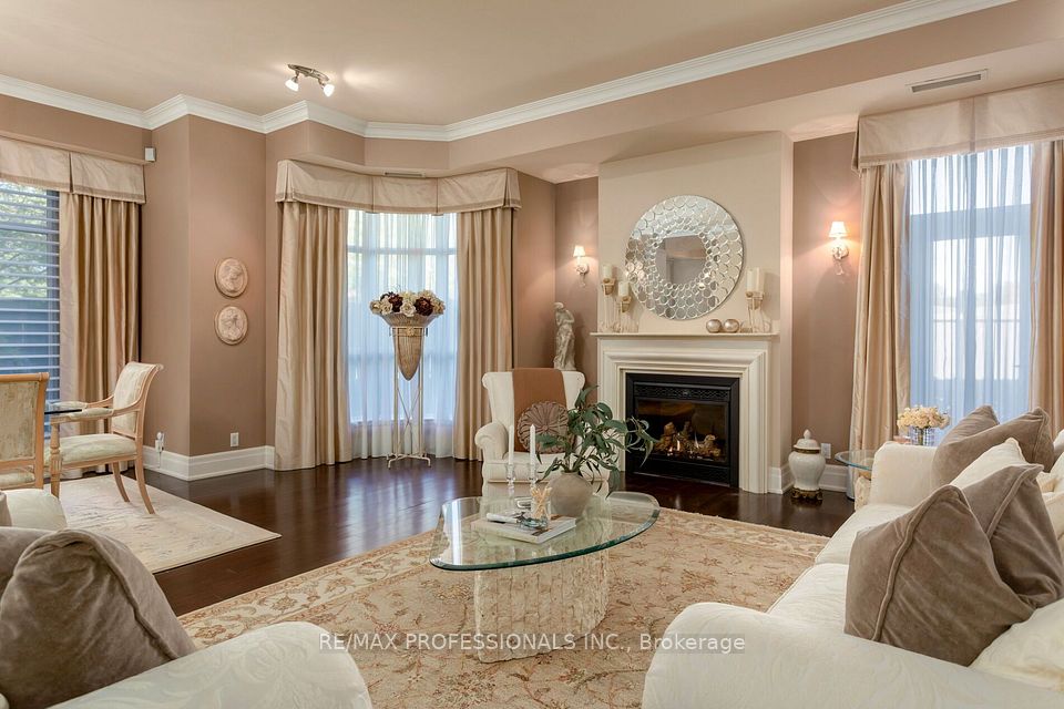 9 Burnhamthorpe Crescent 108, Toronto, ON M9A 1G4 14
