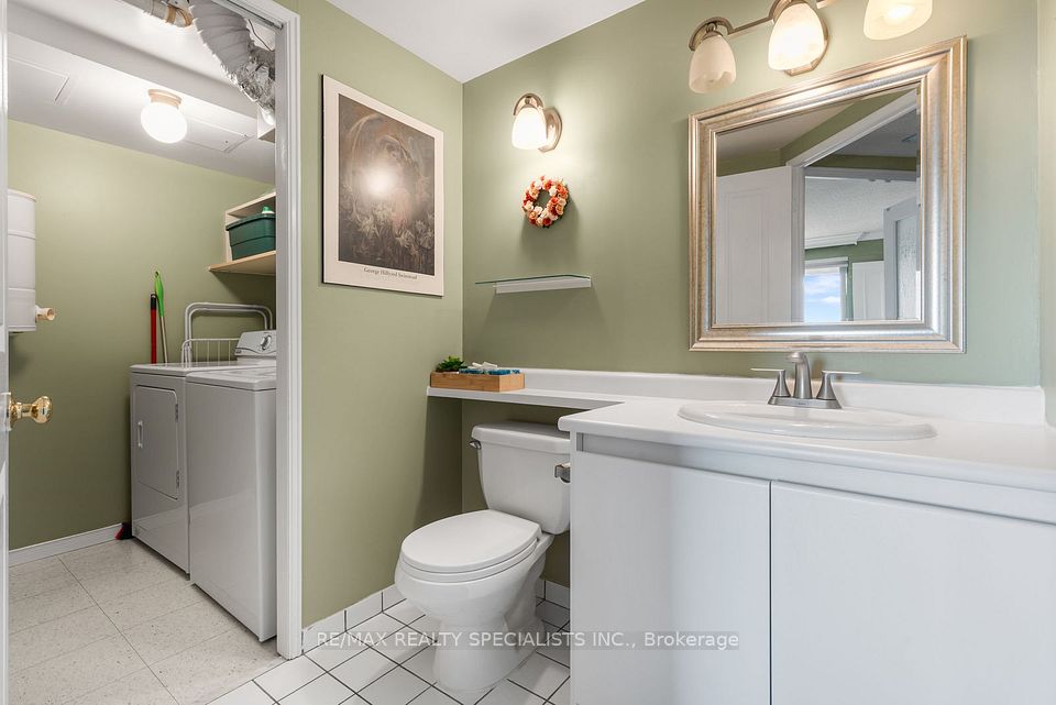 1800 The Collegeway 1211, Mississauga, ON L5L 5S4 24
