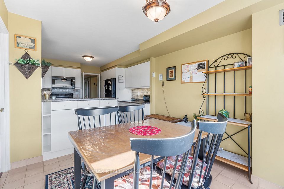 1800 The Collegeway 1211, Mississauga, ON L5L 5S4 18